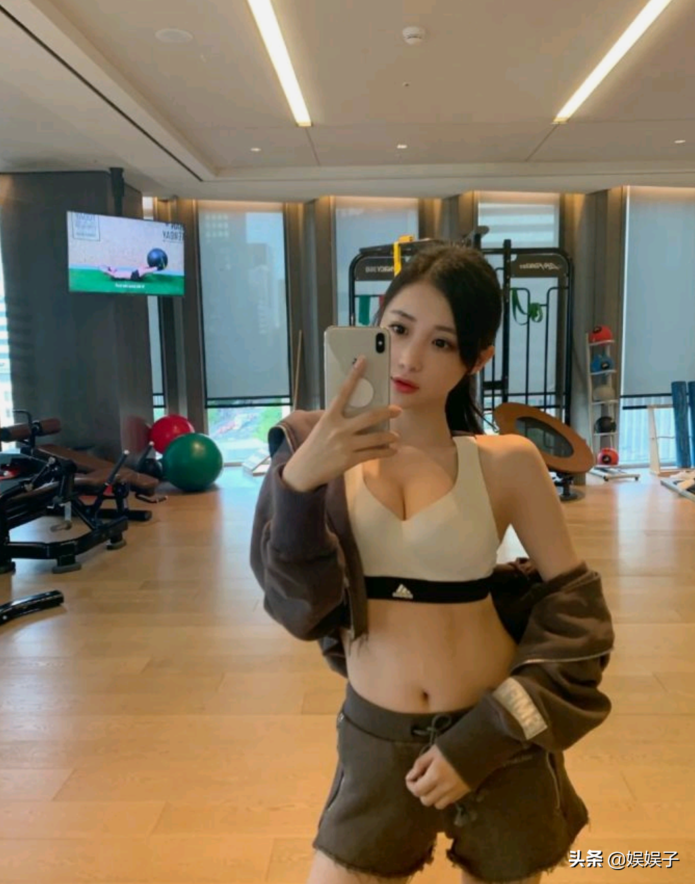 职高是天王嫂摇篮？昆凌高职林峰老婆中专，刘青云太太吊打众嫂子