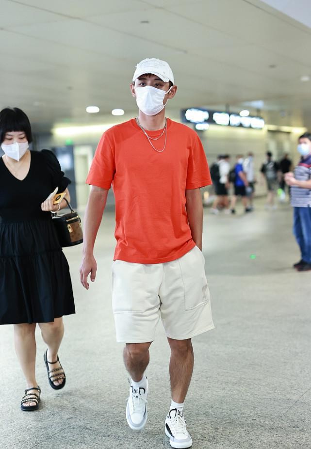 橙色上衣配裤子图片(张继科状态保持挺好) - 赤虎壹号