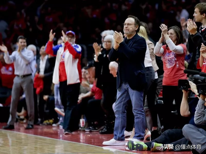 nba球星有哪些是科比球迷(每支NBA球队最大牌的粉丝，从奥巴马到斯派克·李)