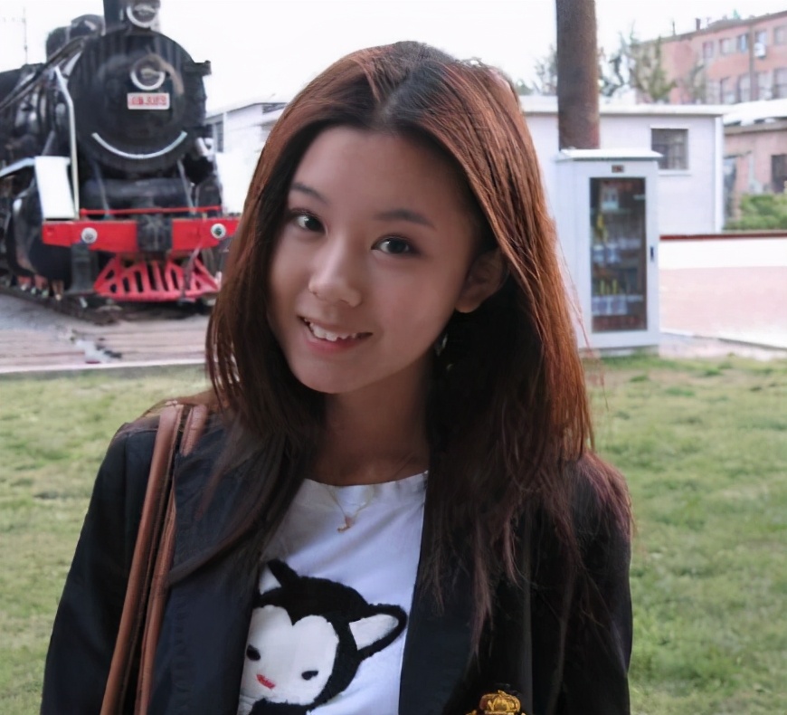 李小萌：15岁出道，被丈夫视作珍宝，拍戏多年一次吻戏都没接过