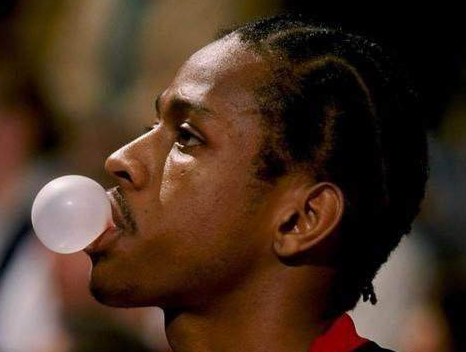 為什么nba球員吃泡泡糖（為何曾經在NBA風靡一時的口香糖，現在幾乎看不到了？）
