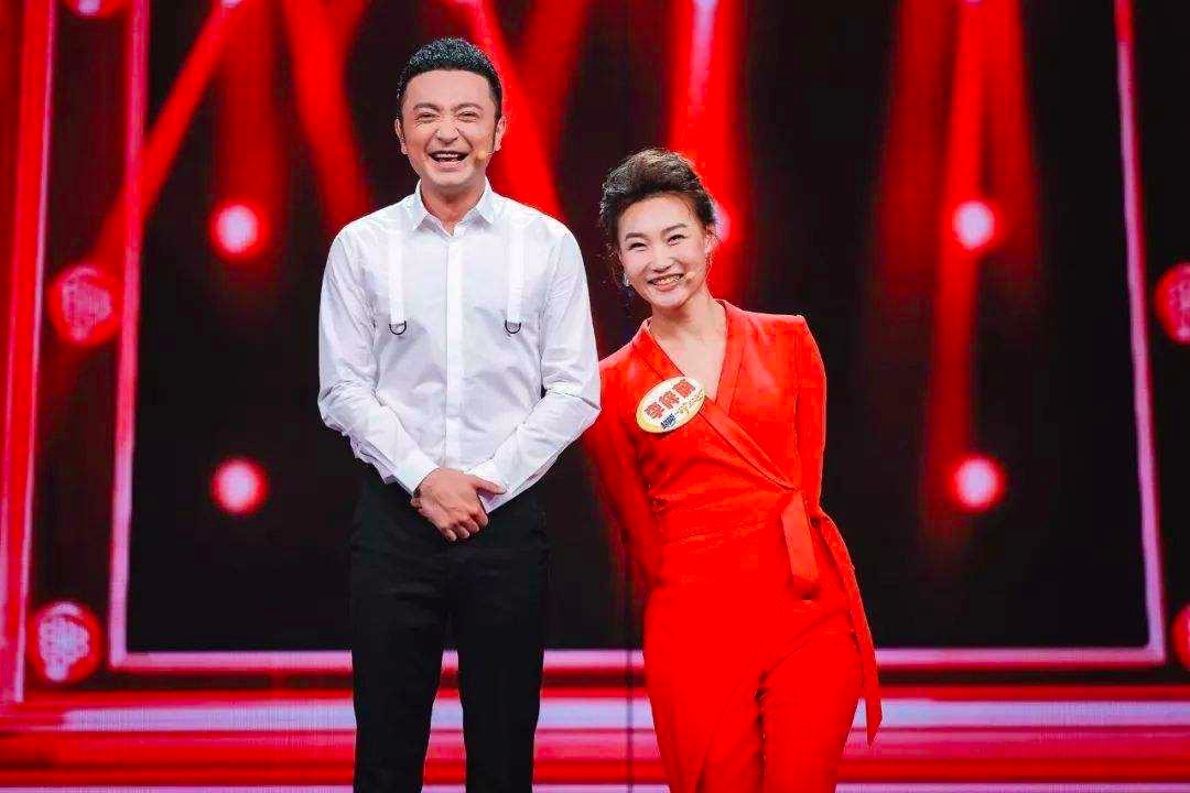 身高174李梓萌才是央视内部评出的第一美女，坚守岗位19年仍单身