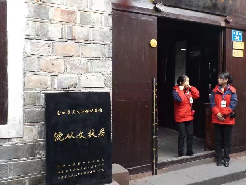 凤凰古城在哪里市县位置，凤凰古城旅游景点详细介绍