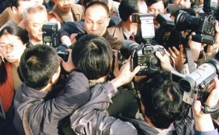 男子因杀妻被判15年，11年后亡妻竟死而复生，已和其他人结婚生子