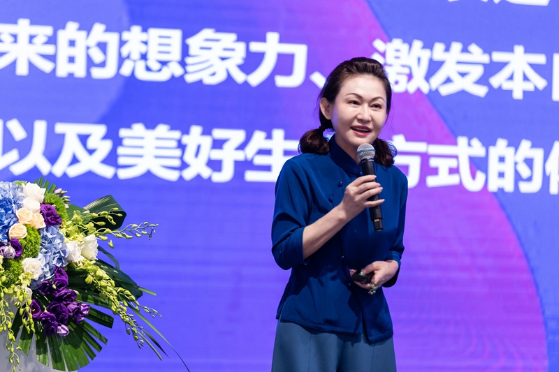 云南美女，22岁在海南赚2亿元，55岁身价588亿元，成为北京女首富