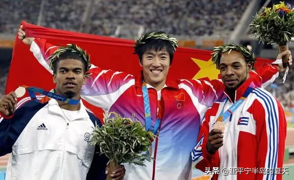 足球隊服標志帶小人的（足球俱樂部隊徽中的人物形象，你是否知道他們的出處？）