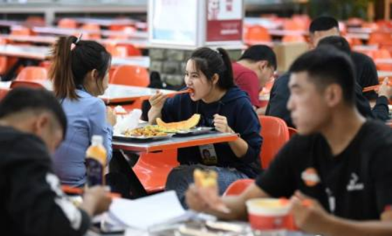 深圳大学奇葩菜品迎新生，造型设计接“地气”，学生看见后绕着走