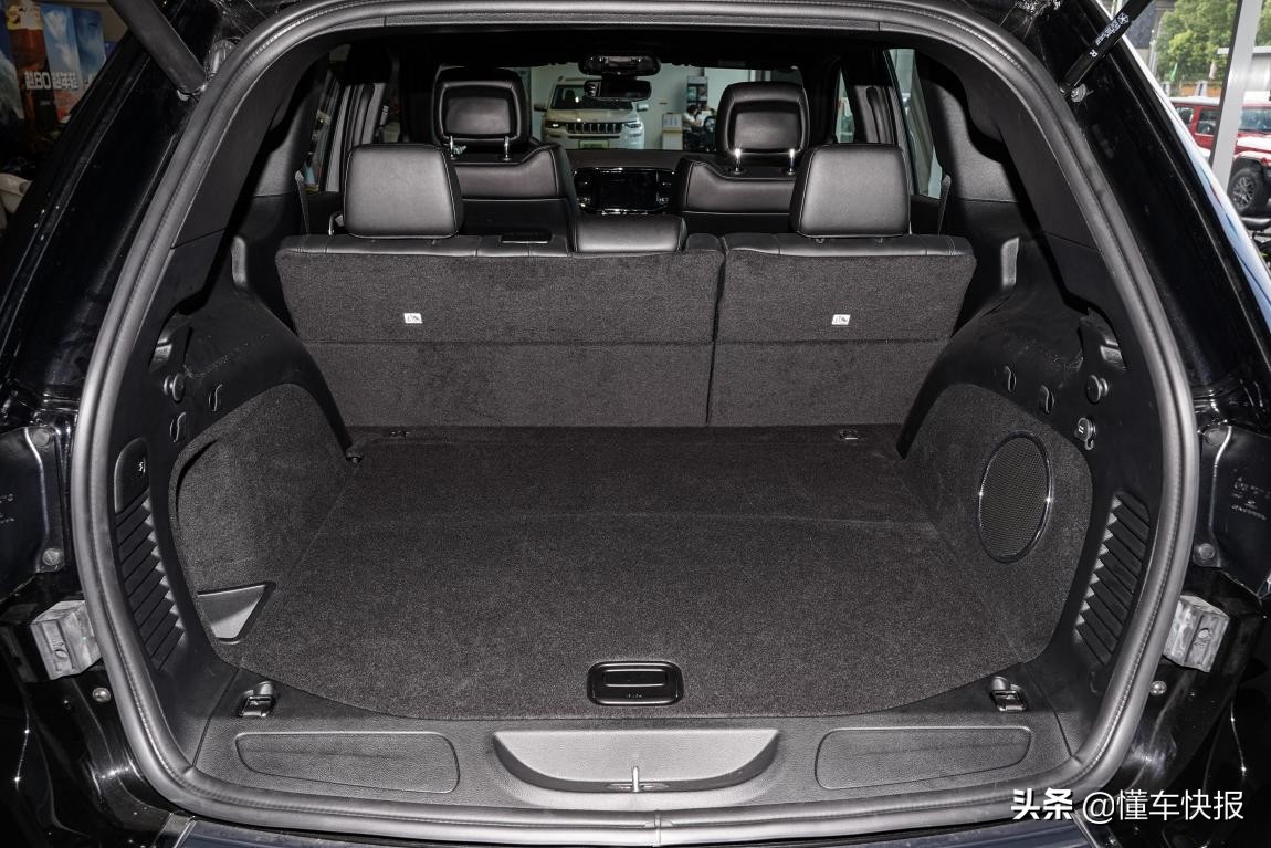 懂车探店：专业四驱搭配V6动力，40万即可入手进口Jeep大切诺基？
