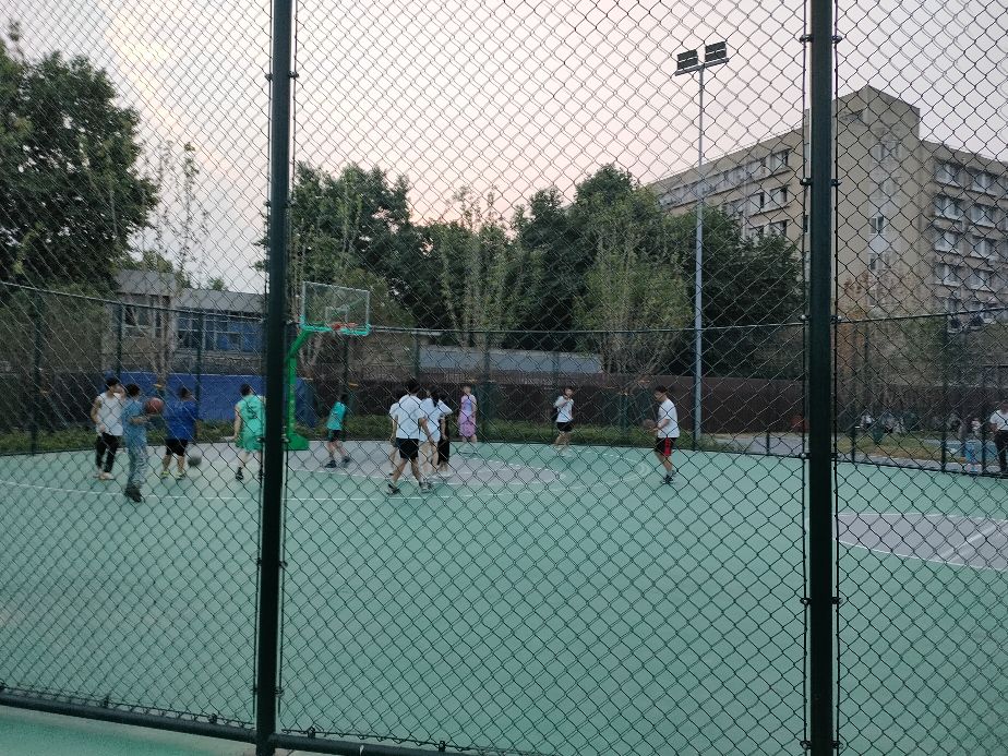 西安最繁华的小寨地区有了一个美丽的袖珍城市公园