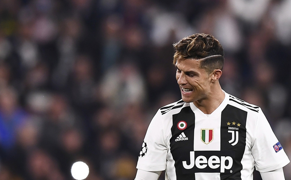 【欧冠-c罗破门难救主 尤文总比分2-3遭阿贾克斯淘汰】今天凌晨,欧冠1