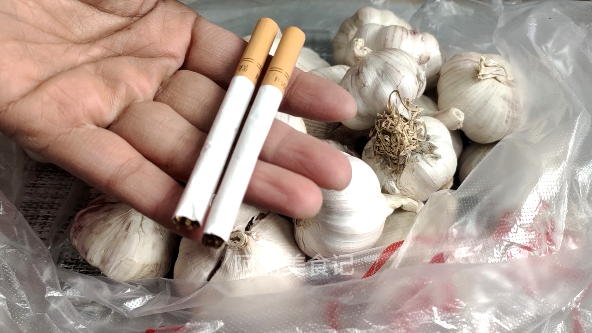 今天才知道，保存大蒜这么简单，放好久不发芽不干瘪，真好用