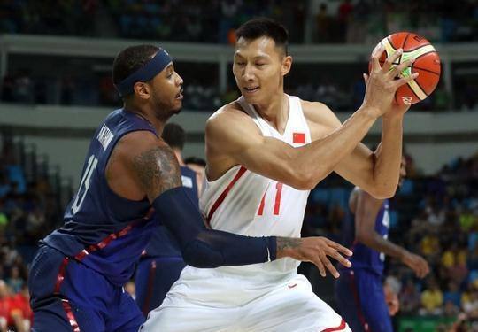 为什么nba球员肌肉不一样（没有对比就没有差距！中国球员和NBA球员站一起时，肌肉差太多了）