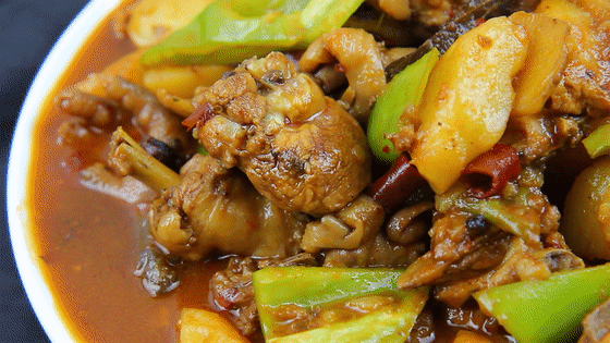 寻常百姓家的大盘鸡烹饪做法，鲜嫩不柴，色香味俱全惹人爱