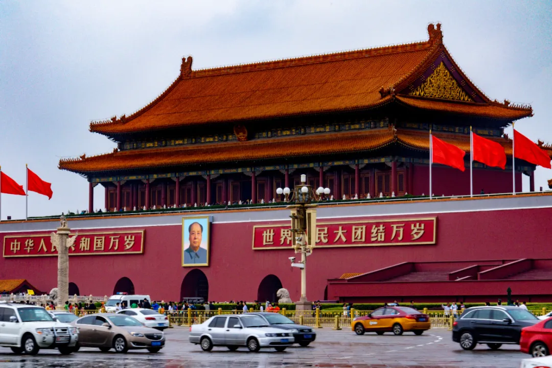 Mother 是母亲，但“mother school”不是母校啊