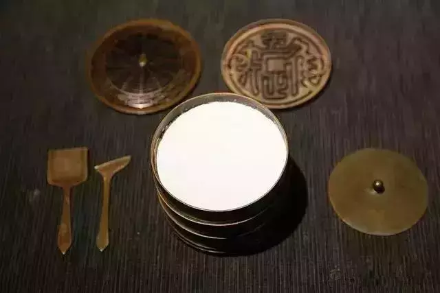 别有情趣的香炉,燃尽后的香灰是一幅画!