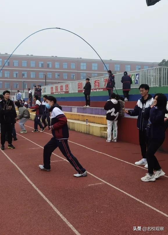 致青春，给梦想！成川外学子，用朝气与活力，尽展激情、健康阳光