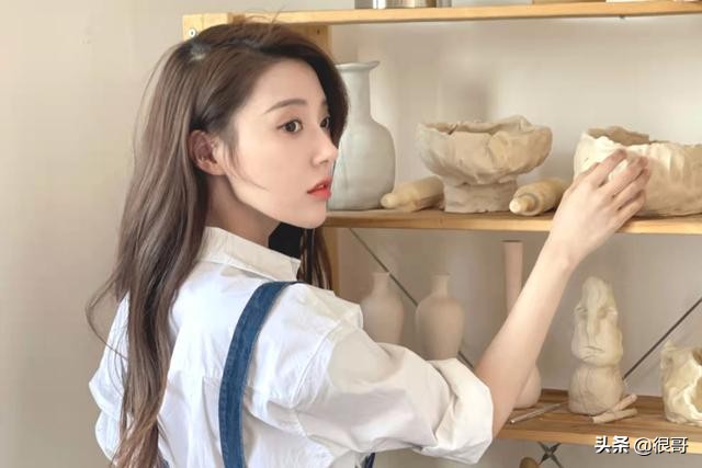 国子监来了个女弟子演员学历：张月北舞毕业，赵露思明道大学校花