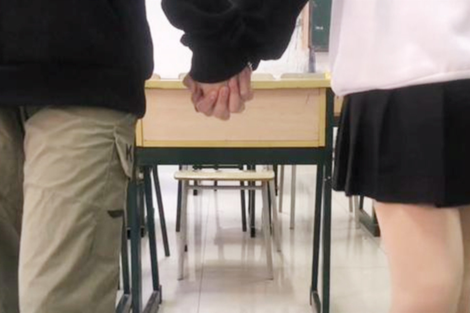 “我还有第一次不可能怀孕”，女大学生怀孕怒斥医生，医生：真的