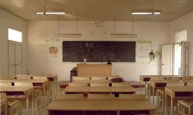 高中毕业后，他白手起家创办培训学校，3年扩展7家校区