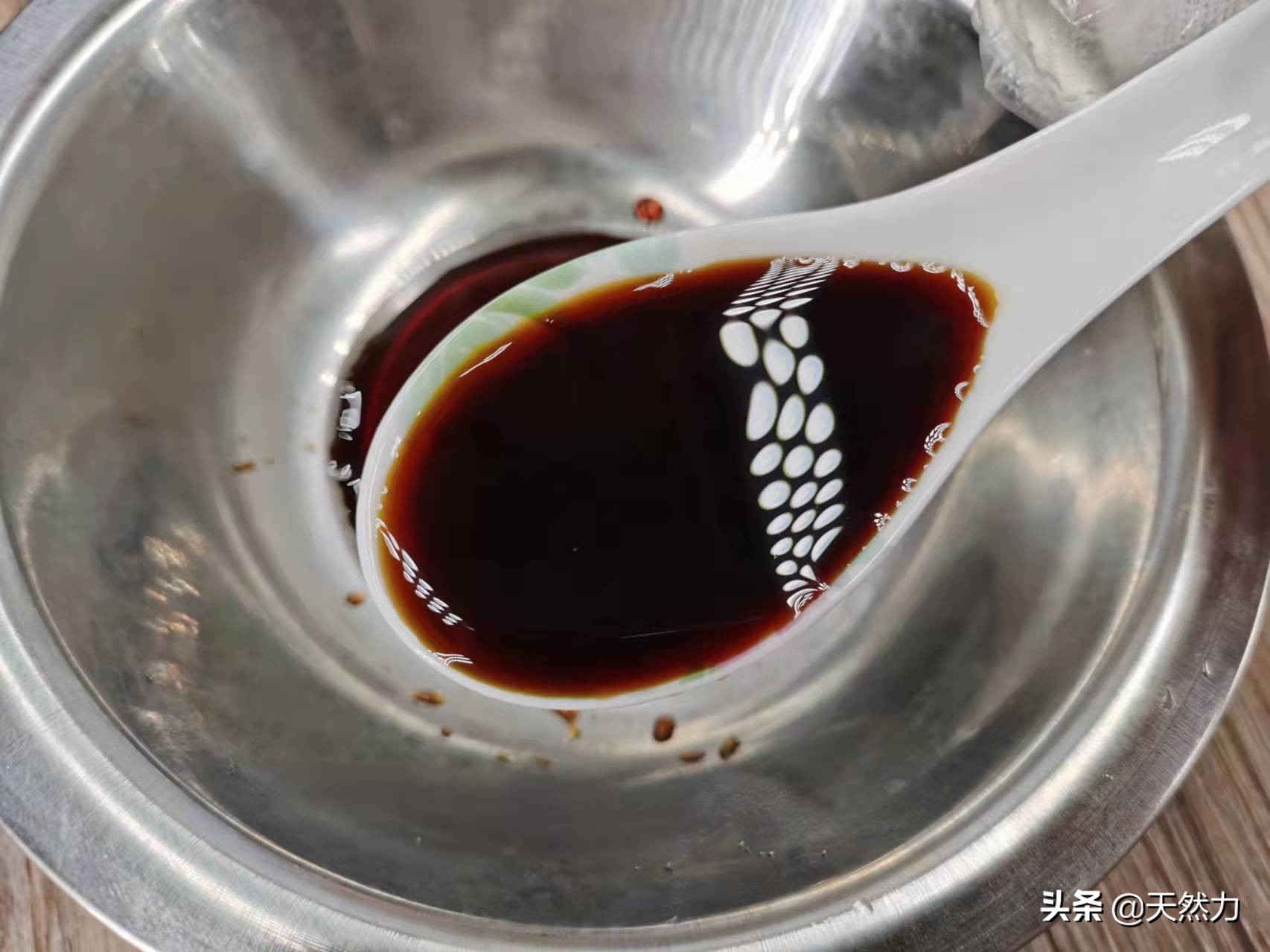 炝炒手撕包菜的做法（手撕包菜详细的做法技巧）