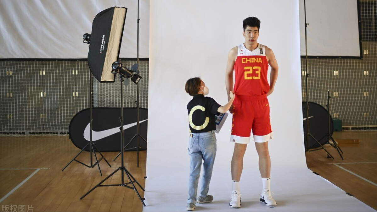 余嘉豪的父亲是浙江男篮前主力中锋,90年代国产四大中锋之一的余乐平