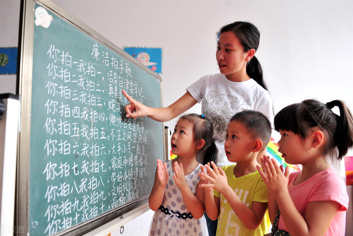 湖北学生遭老师当全班面掌掴(图3)