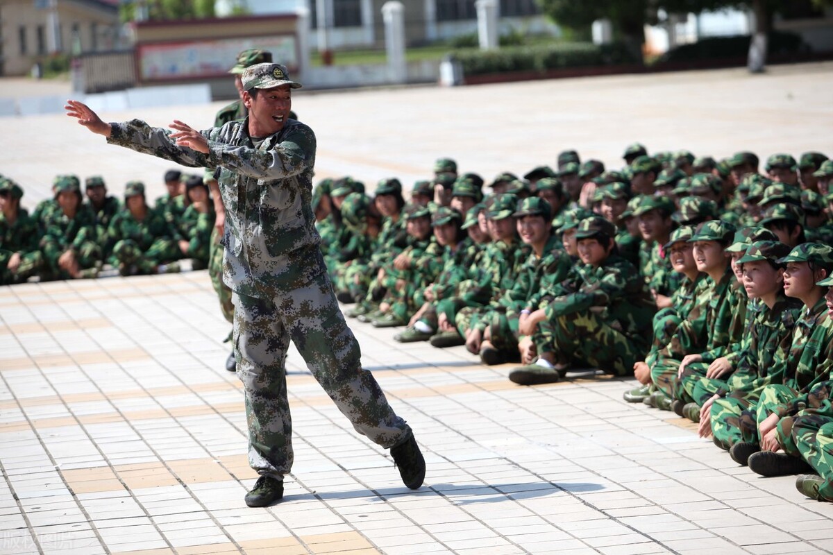 大学生军训(大学生军训是从什么时候开始的)-爱妻自媒体