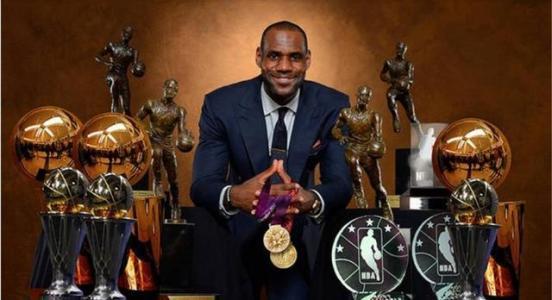 詹姆斯为什么没有入nba名人堂（名人堂无悬念，但身体这一问题，将推迟詹姆斯入选时间）