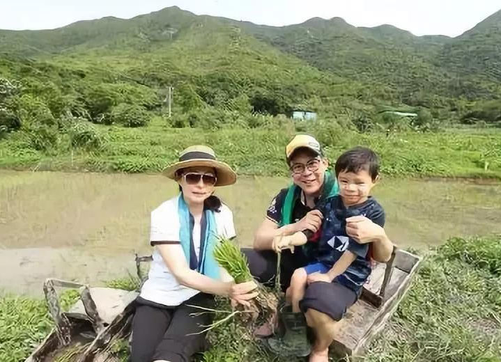 郭晶晶比老公大几岁（霍启刚庆祝郭晶晶40岁，自嘲“老夫少妻”，结婚9年成豪门童话）