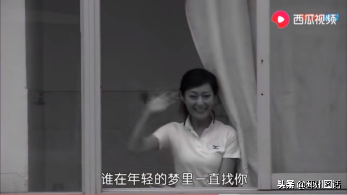 舟的读音是zhōu，指船或小船的意思。

重写标题：舟字怎么读音及含义解析