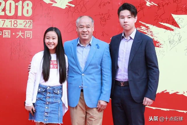 儿童篮球李宁好还是乔丹好（李宁近期现状：儿子帅气女儿可爱，为90后消费者化身成“潮叔”）