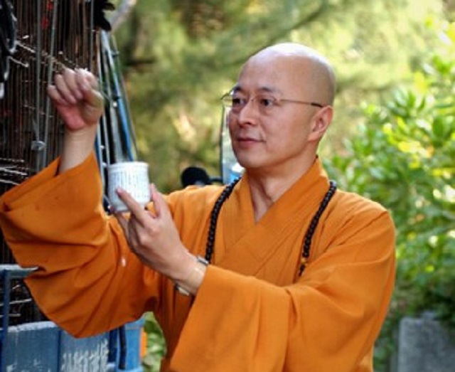 海涛法师35岁剃度出家，曾对妻子说：下辈子还娶你，但还会出家