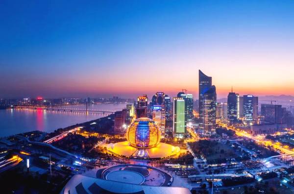 同样位于“聚宝盆”的鄂尔多斯和榆林,谁的综合实力更强?