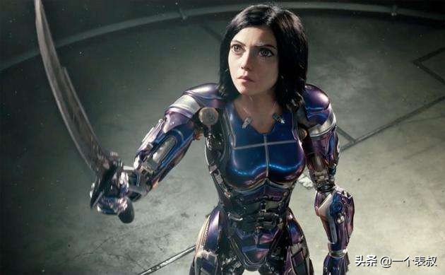 罗莎 萨拉扎尔的胸（14岁清纯无比，成年后艳光四射，49岁依旧性感的她带着大片来了）