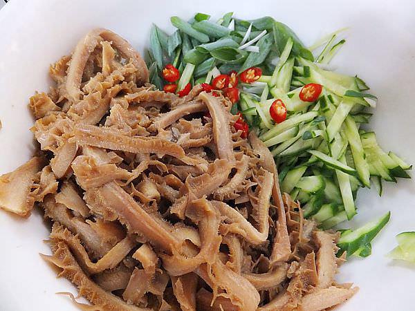 凉拌牛百叶(9月最爱这凉拌菜,价格比牛肉贵,开胃还下饭,家人吃了不