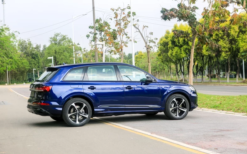 80万预算要给谁？奥迪Q7和宝马X5哪个档次高？对比差距明显