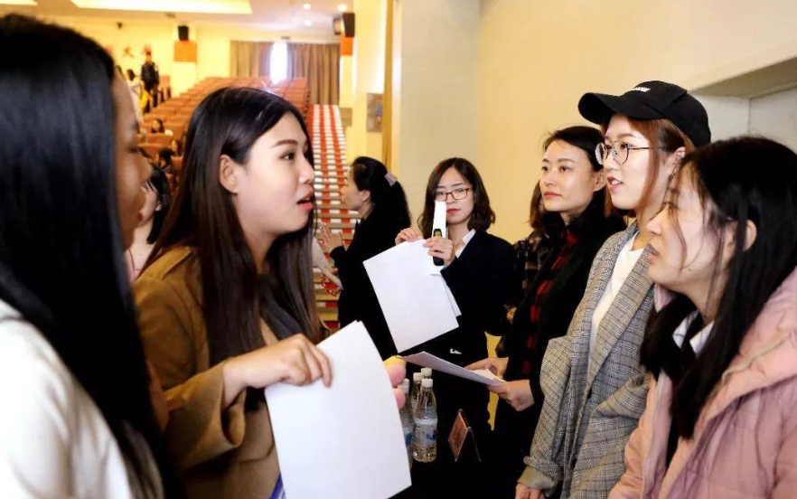 大学就读期间，若出现挂科重修会被记入档案里吗，看辅导员怎么说