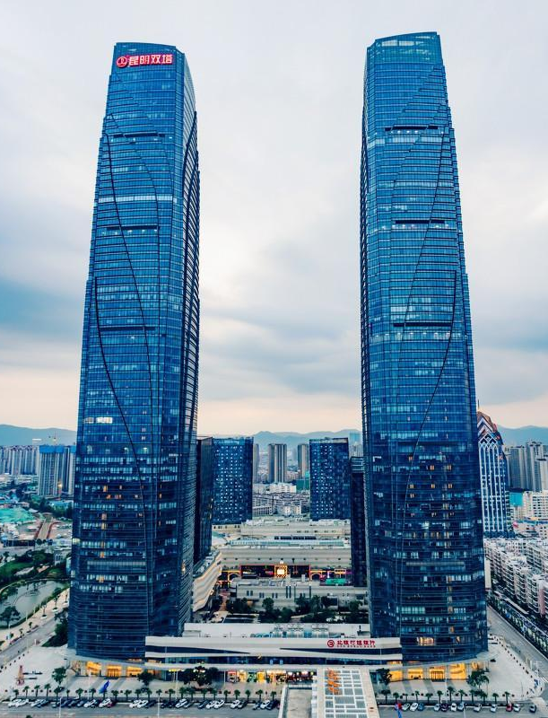 303米楼层:59层南昌绿地中心双子塔至今还是江西省唯一一个高度达到