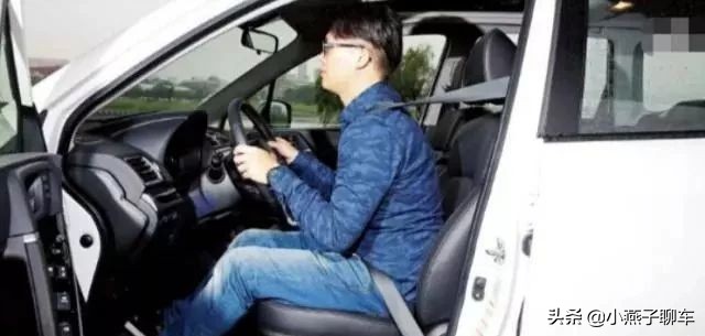 老教练传授给你六个秘诀，倒车入库真的不难！