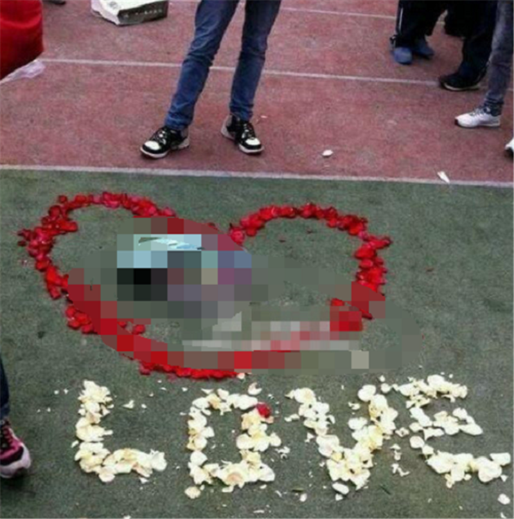 大学女生偷食禁果经历（初中生校内）