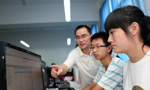 填报志愿后别傻傻等待了，想提前知道是否被录取，一招就可搞定