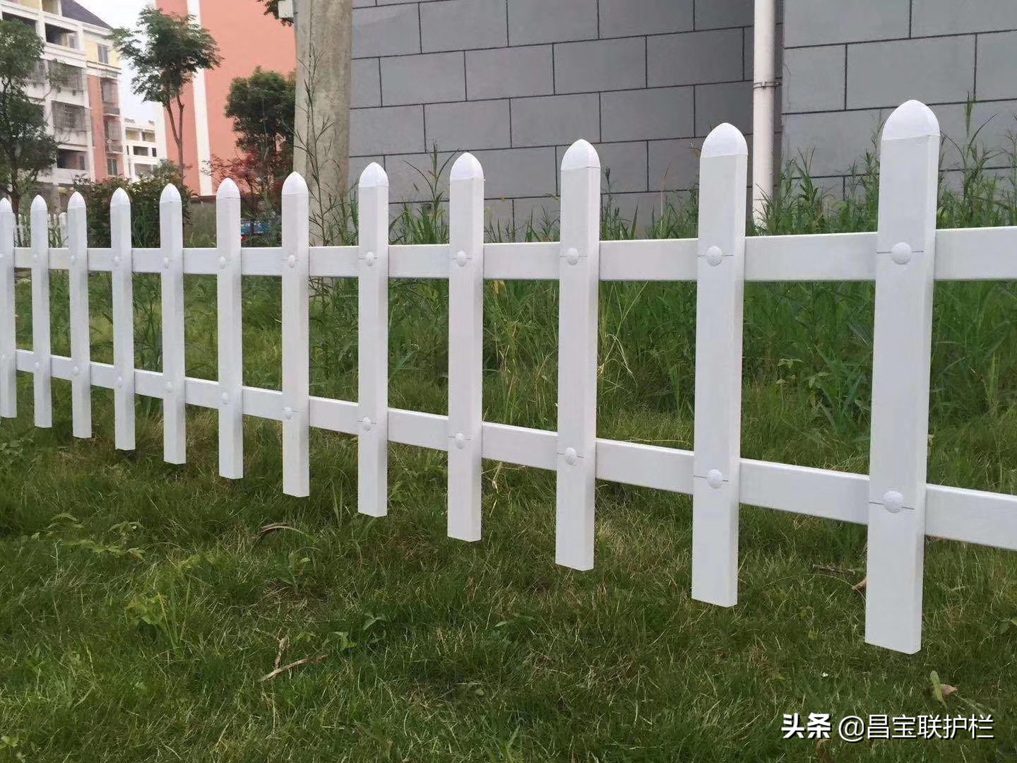 昌宝联护栏 | pvc 塑钢草坪护栏概述与 pvc 塑钢草坪护栏安装方法