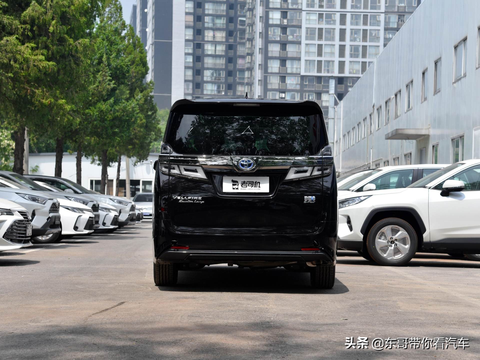 高端豪华大7座，航空座椅霸道内饰，7.1L油耗进口MPV，实拍威尔法