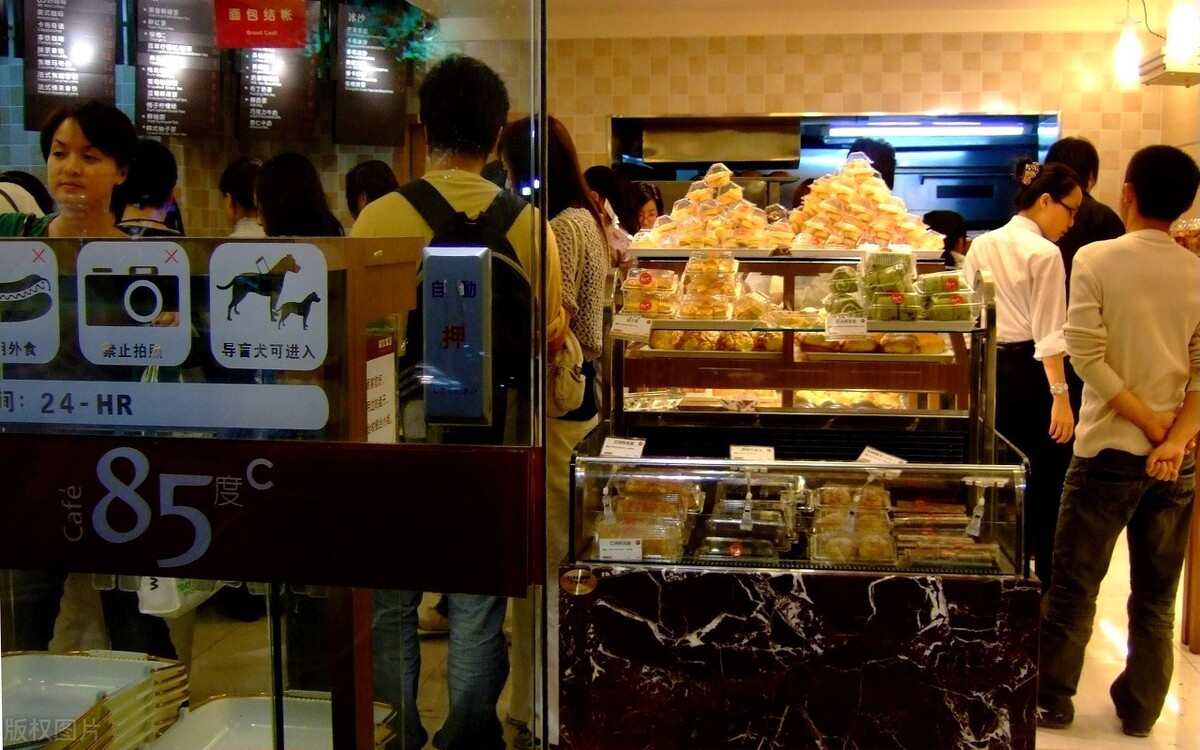 90后美女开蛋糕房，推出“1元抢购”，月进账17万，方法告诉你