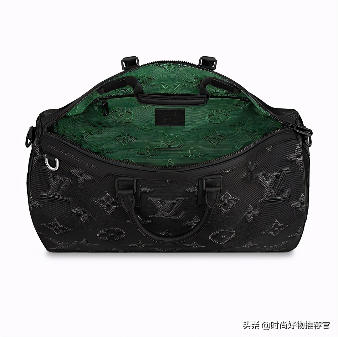 LV新包 </p><p>　　 未来科技与极限运动，假想30年后的穿搭风格