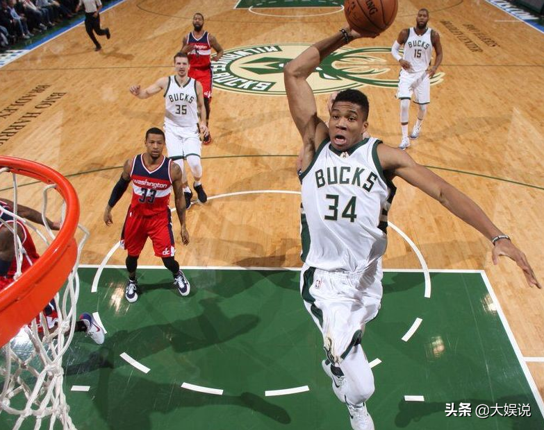 nba球员为什么把上衣(NBA冷知识，为何球员下场之后需要穿上衣服或者盖上毛巾)