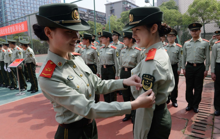 想入伍的大学生迎来好消息，有机会被保送到军校，但要满足条件