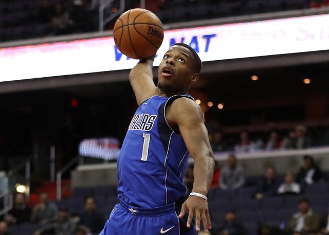 哪些nba球员起跳比篮筐还高（空中飞人！盘点NBA弹跳能力最强的十大球星：前三实至名归）