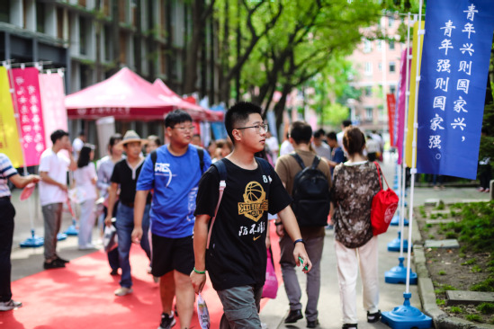 上海理工大学热烈欢迎新生报到，2019录取分数线