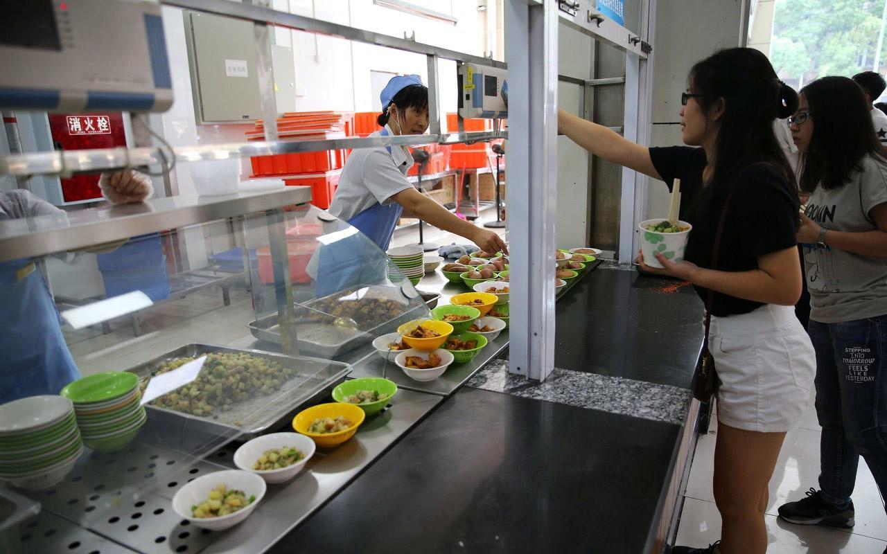 大一新生，每个月给多少生活费合适？1500元够吗？